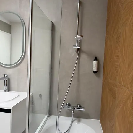 Appartement Iaroi 2 *